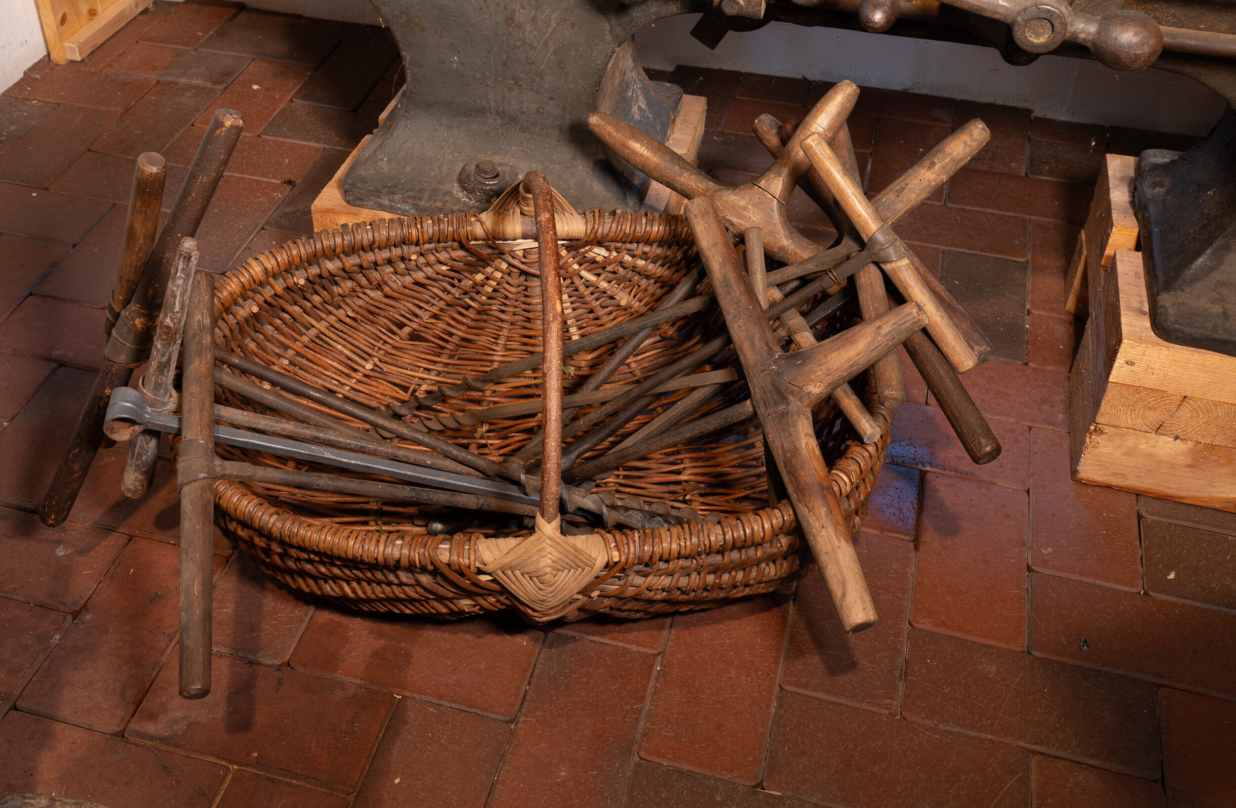 Holzschuhe bearbeiten