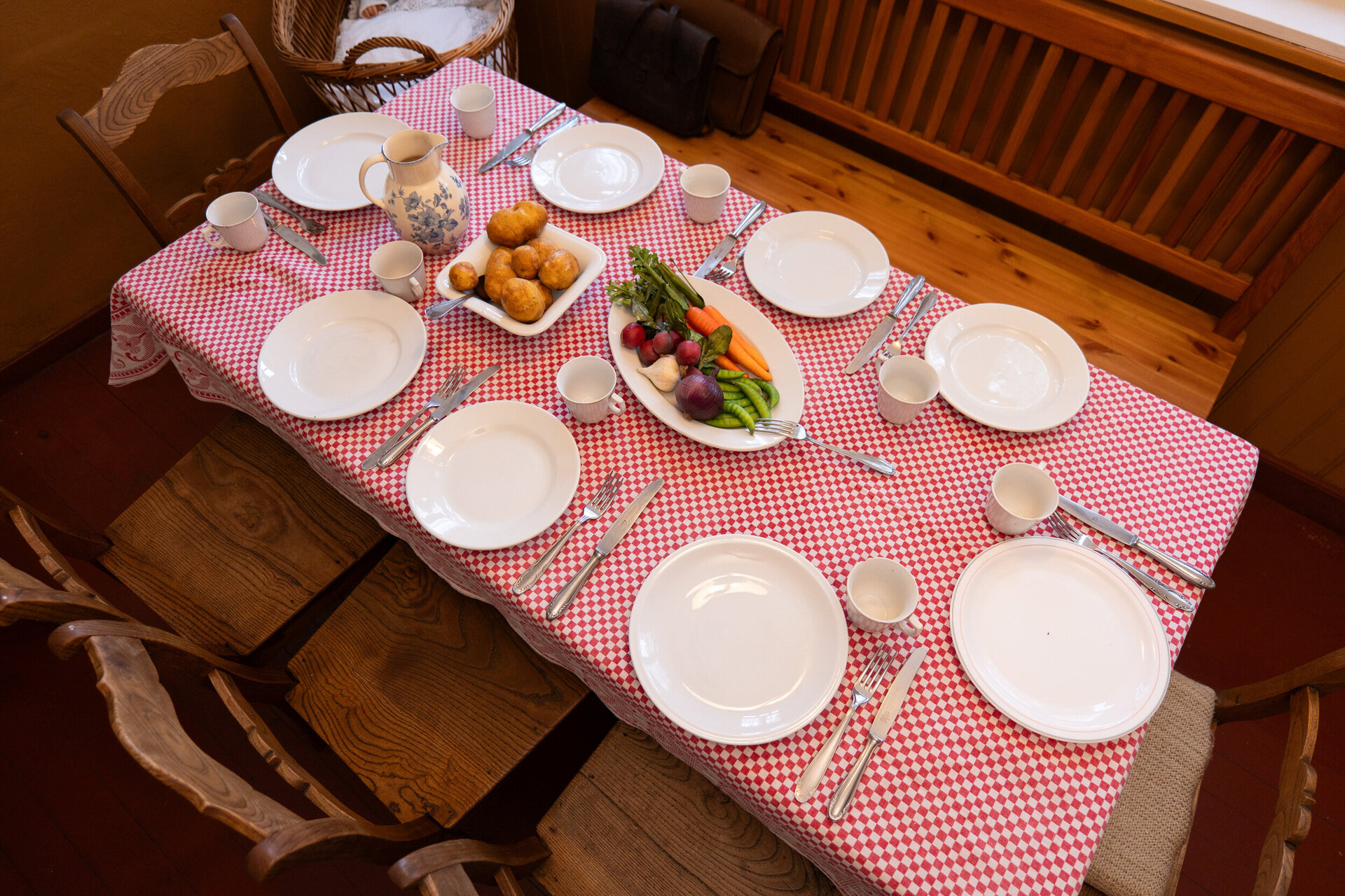 Traditionell gedeckter Tisch